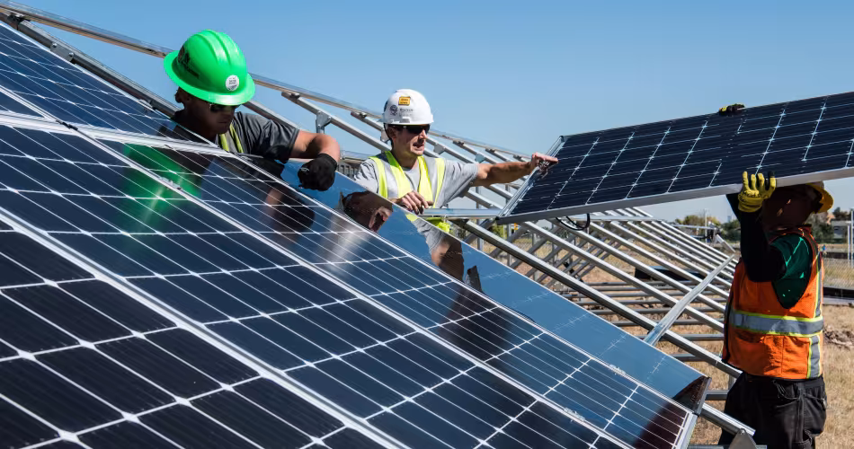 Le développement des énergies durables, par exemple, permettrait de soutenir un grand nombre d'emplois. 