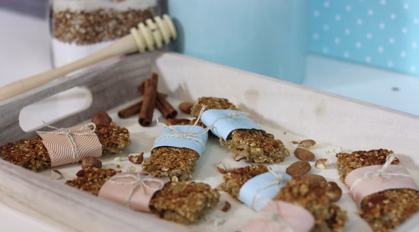 Recette de barres de céréales aux pommes, noisettes et amandes