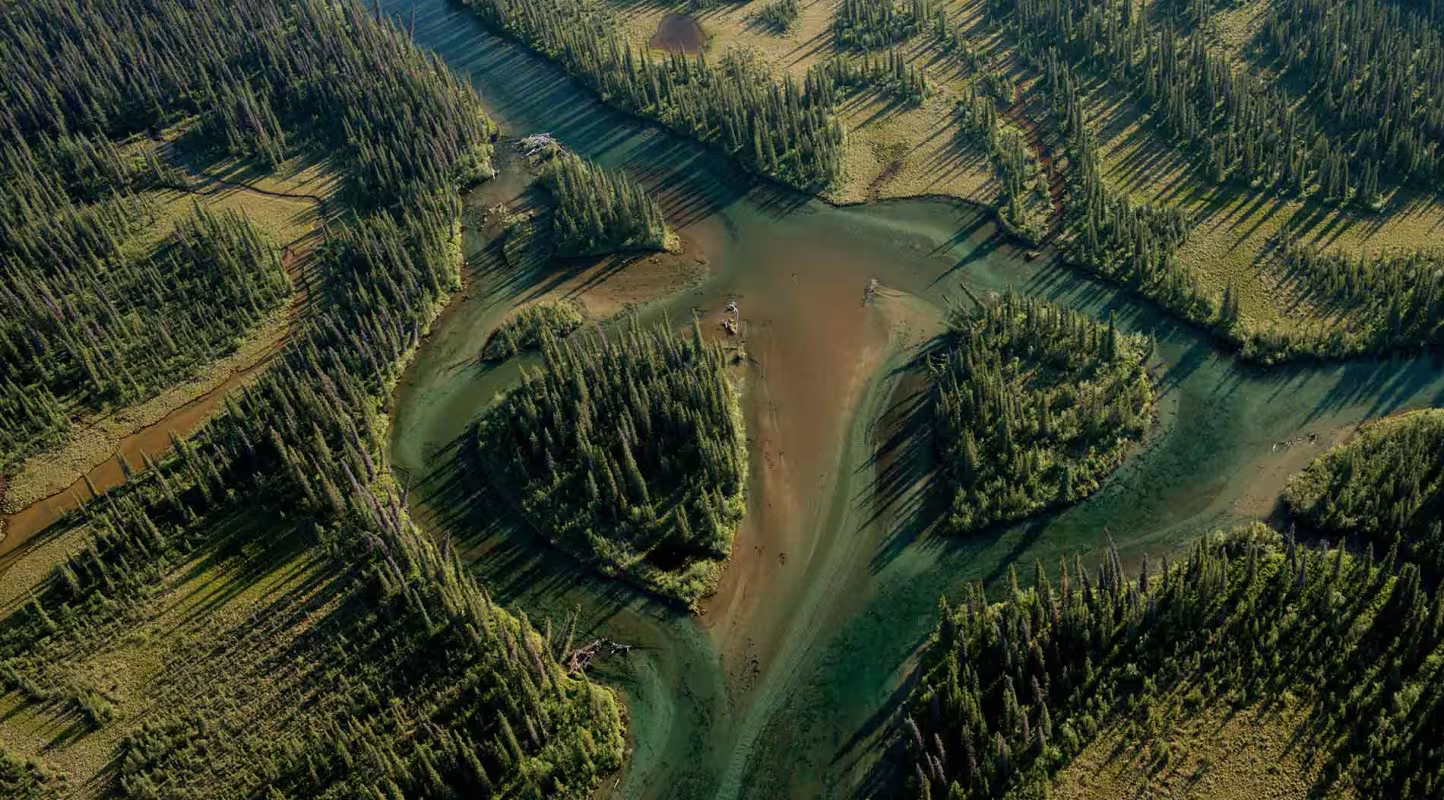 Vue aérienne de la baie de Bristol en Alaska